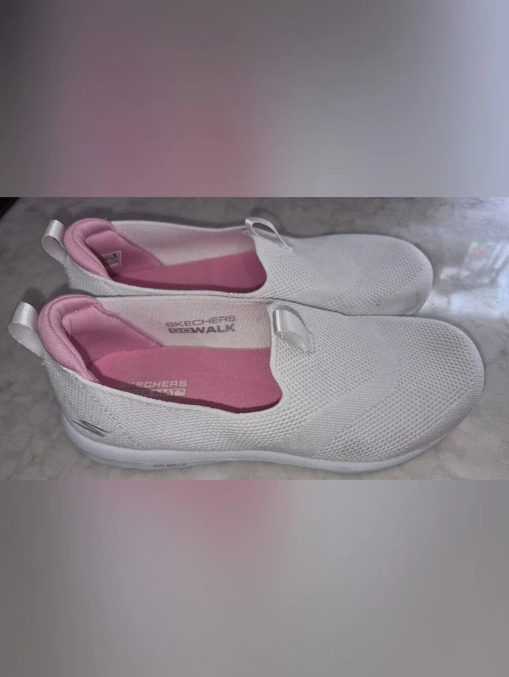 Skechers Go Walk slip-on walking shoes, Excellent Condition! Size 7.5